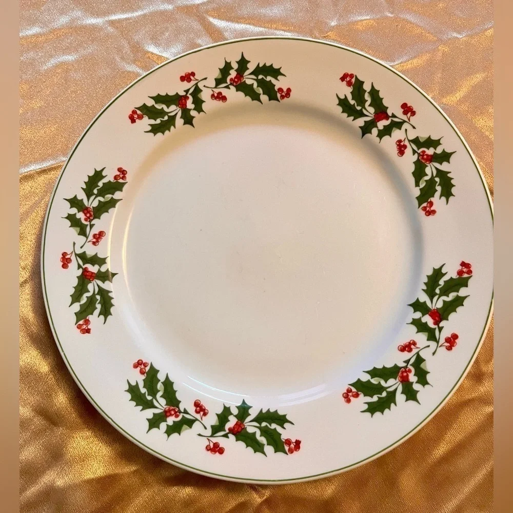 Vintage Christmas Ceramic Holly Berry Dinner Plates Set 2 Romania Holiday 10